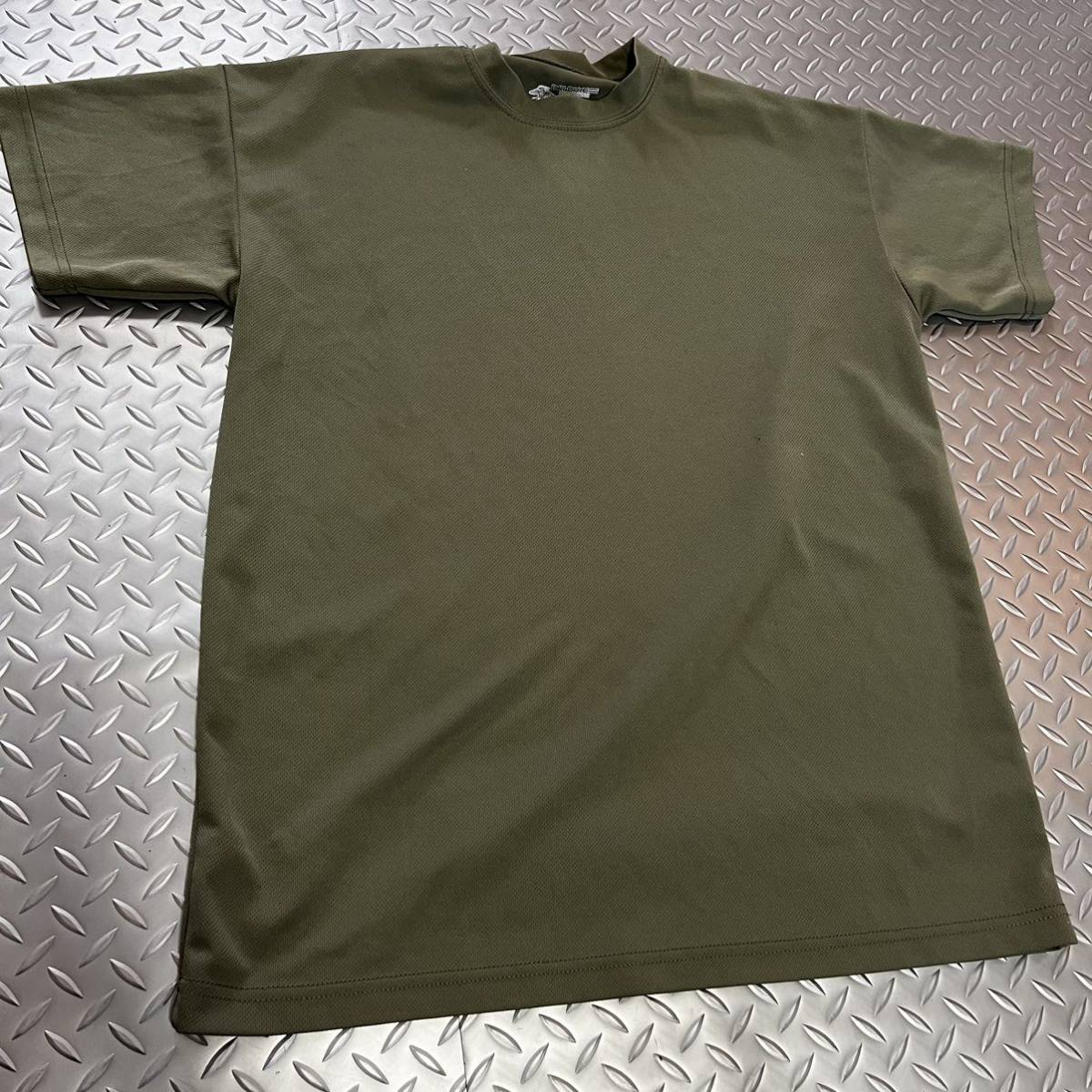 米軍放出品 沖縄　DRIDUKE OD Tシャツ　MEDIUM ランニング　トレーニング　(INV A#64)_画像1