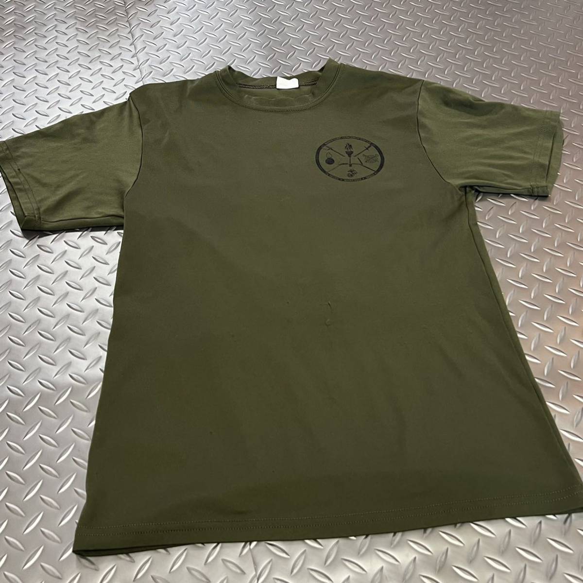 米軍放出品 Tシャツ　ALPHA COMPANY MEDIUMサバゲー　OD トレーニング　ランニング　 (INV B#11)_画像1