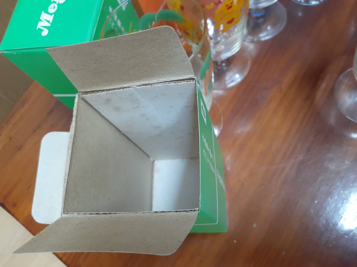 昭和レトロ・未使用・水森亜土・スカット・明治乳業・明治牛乳・ガラス足つきグラス・３個_箱は違いますが同じような汚れがあります