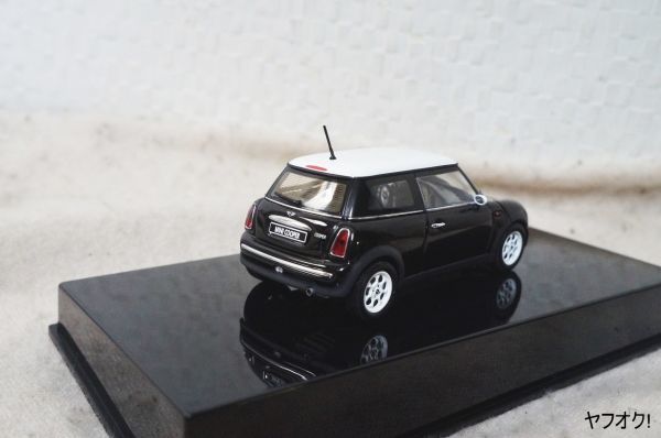 オートアート ミニクーパー 1/43 ミニカー 黒 MINI COOPERの画像2