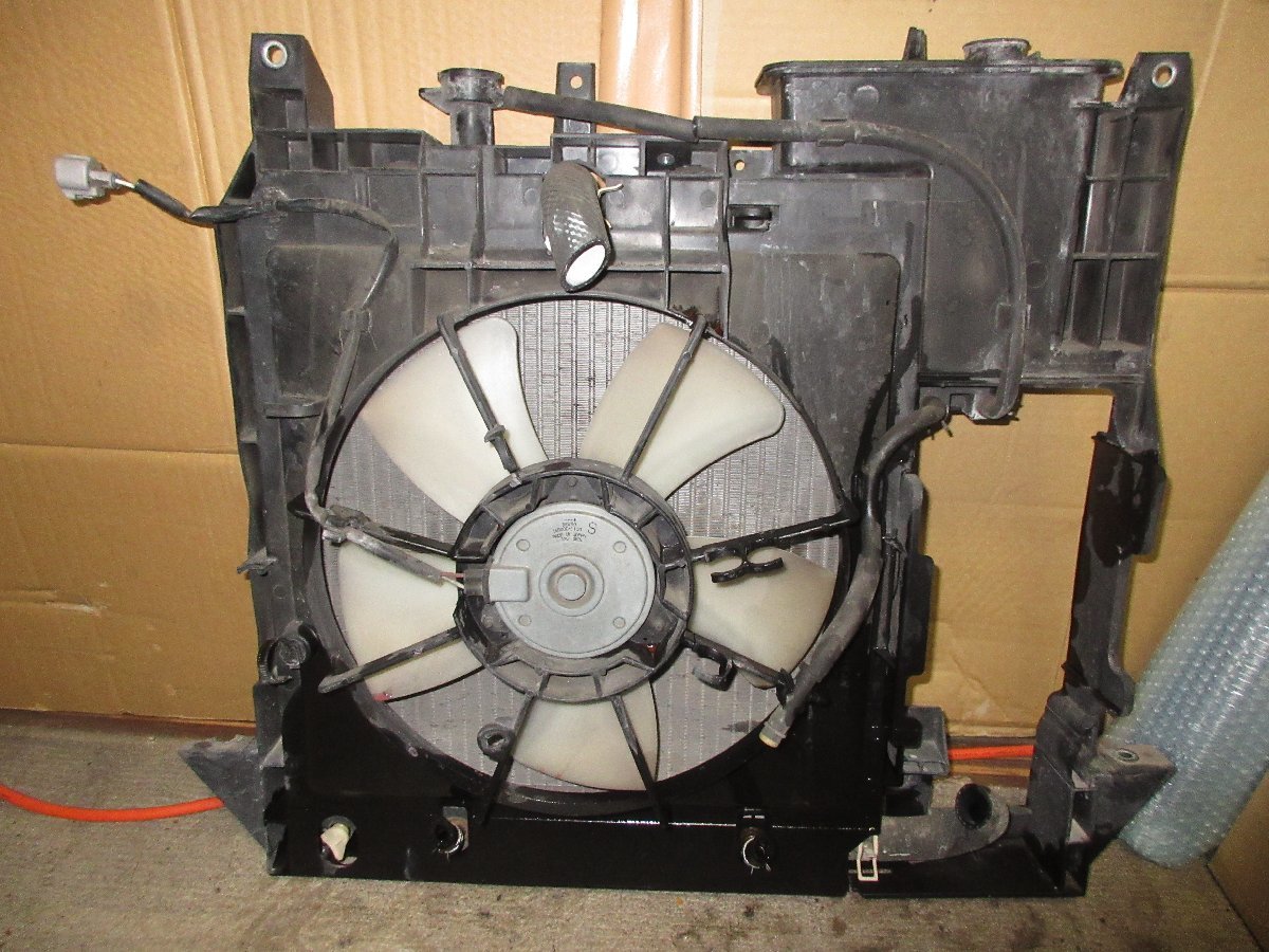 M226ヤ ダイハツ ハイゼット S321V ラジエーター 電動ファン付 電装品の画像1