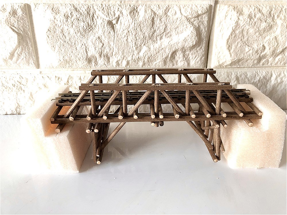【送料無料】1/80～87 HOナロー用(9mm)橋脚セット オリジナル木造トラス橋とティンバートレッスル(R103mm) PECOレール付属