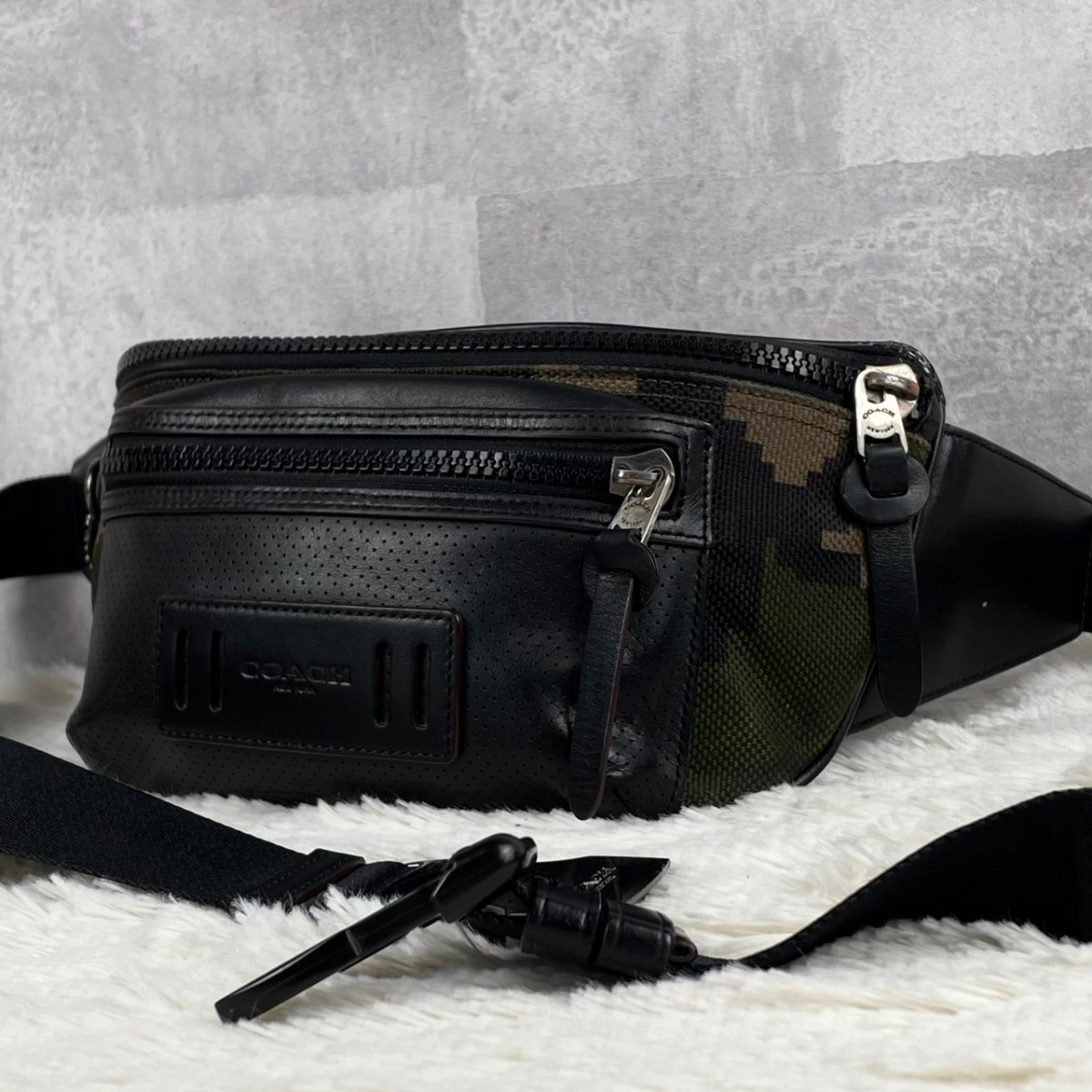 1円〜【極美品・人気品】COACH コーチ ボディバッグ トンプソン 1円〜【極美品・人気品】COACH コーチ ボディバッグ トンプソン