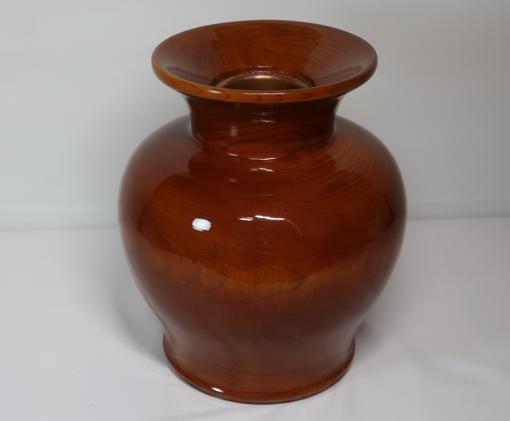 送料無料 木工花瓶 ケヤキ 壷花瓶 天然木 銅落とし ウッドターニング（木工旋盤）_2液硬質ウレタン厚塗りで艶々です。