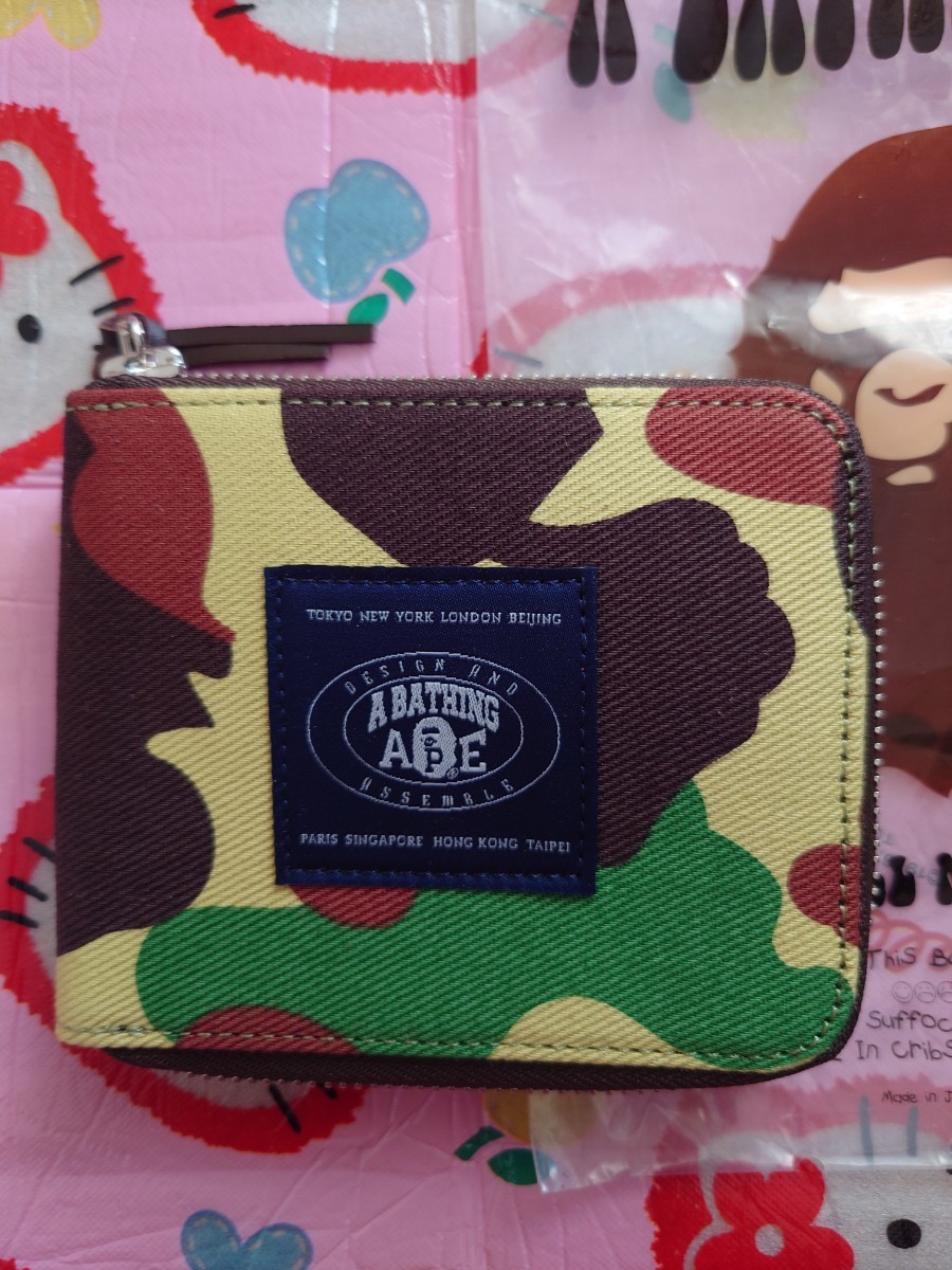 未使用品　A BATHING APE　カモ柄布製　２つ折り財布　_画像2