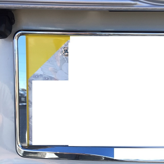 図柄入りナンバー黄色枠　図柄ナンバーフレームアタッチメント　軽自動車黄色枠　左上　三角部分のみ　アルミ製鏡面施工済み　2枚セット_未装着画像です。　