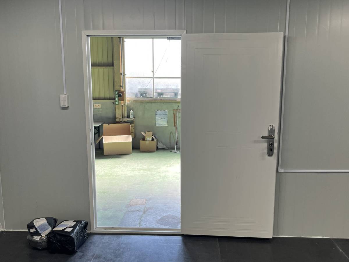 2F建て 組立式 ユニットハウス 3m×6m 2部屋 階段有 歩廊あり 2F建て 組立式 ユニットハウス 3m×6m 2部屋 階段有 歩廊あり