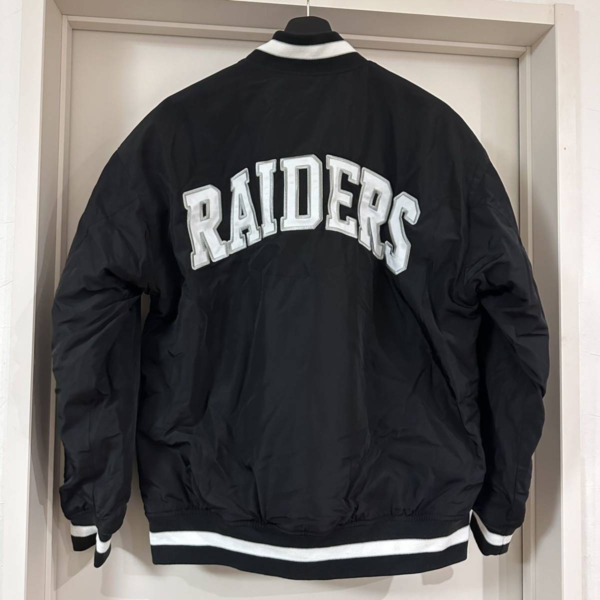 GU NFL RAIDERS 中綿入り スタジアムジャンパー メンズ XL 黒白 GU NFL RAIDERS 中綿入り スタジアムジャンパー メンズ XL 黒白