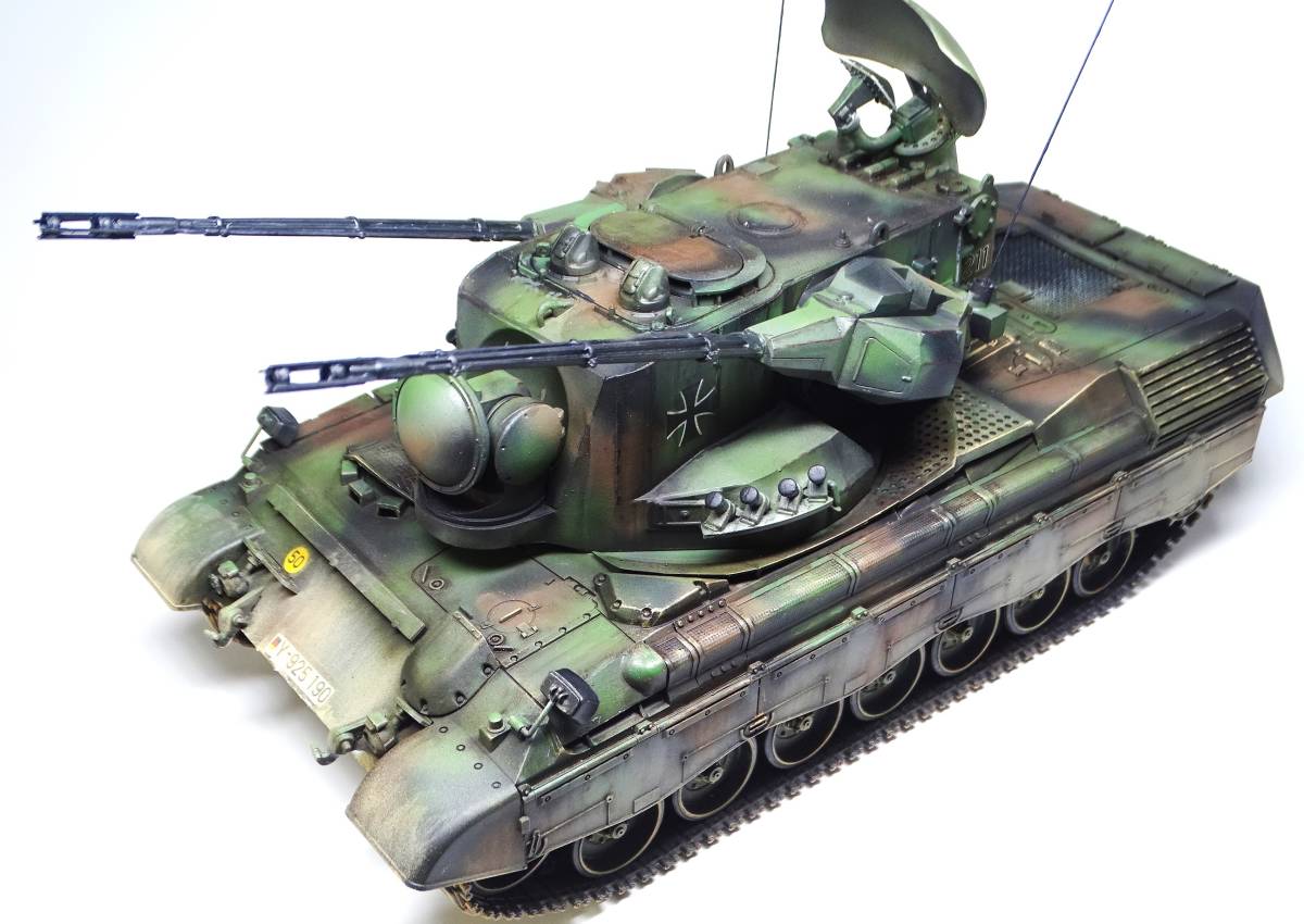 1/35　ドイツ対空戦車　ゲパルト　人形付き塗装済み完成品_画像9