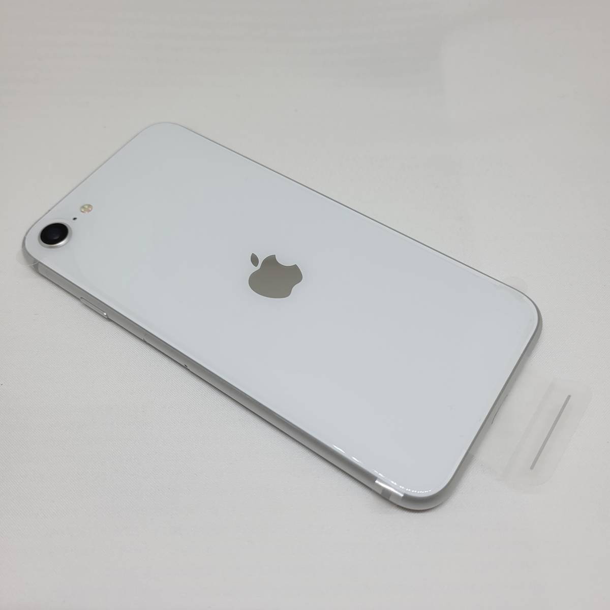 新品同等 iPhone SE 第2世代 64GB ホワイト A2275 北米版 SIMフリー シャッター音なし 送料無料 国内発送 IMEI 356469107752377の画像3
