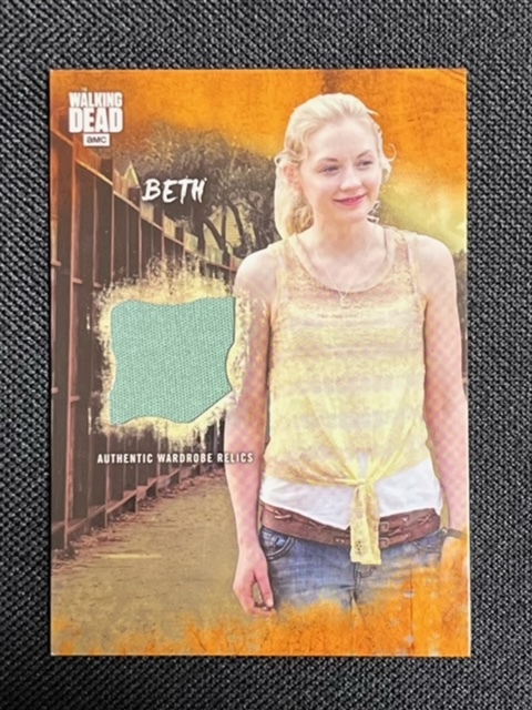 The Walking Dead Road To Alexandria Trading Card Emily Kinney as Beth Relic Card ウォーキングデッド ベス 衣装カード_画像1