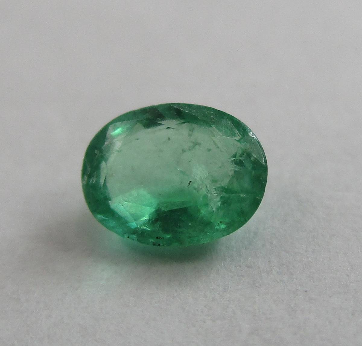 J-242 Emerald Ruth Jewelry 0,15CT