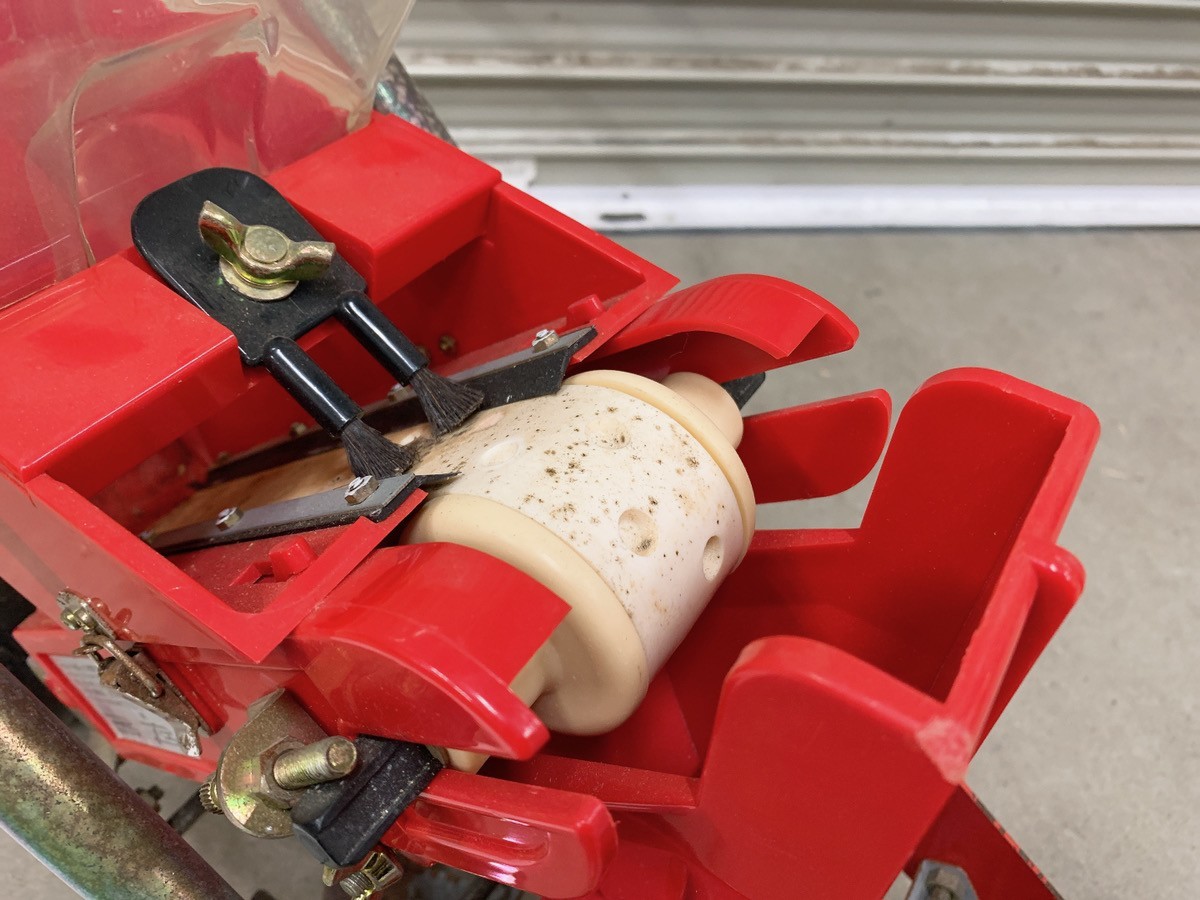 中古 向井工業 ベルト繰上式種まき機 ごんべえ HS-300型 手押し 中古 向井工業 ベルト繰上式種まき機 ごんべえ HS-300型 手押し