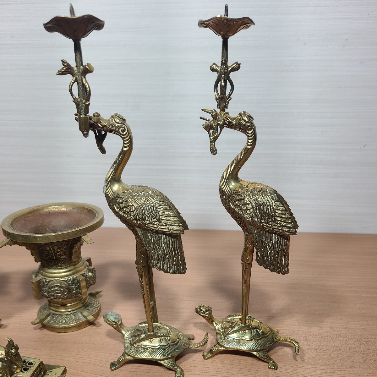 仏具 香炉 獅子細工 獣四足 仏壇 金属工芸 真鍮製 燭台 仏教 香炉 鶴亀燭台 仏教美術 花立 三具足 おりん の商品詳細 | Yahoo!オークション | One Map by FROM JAPAN