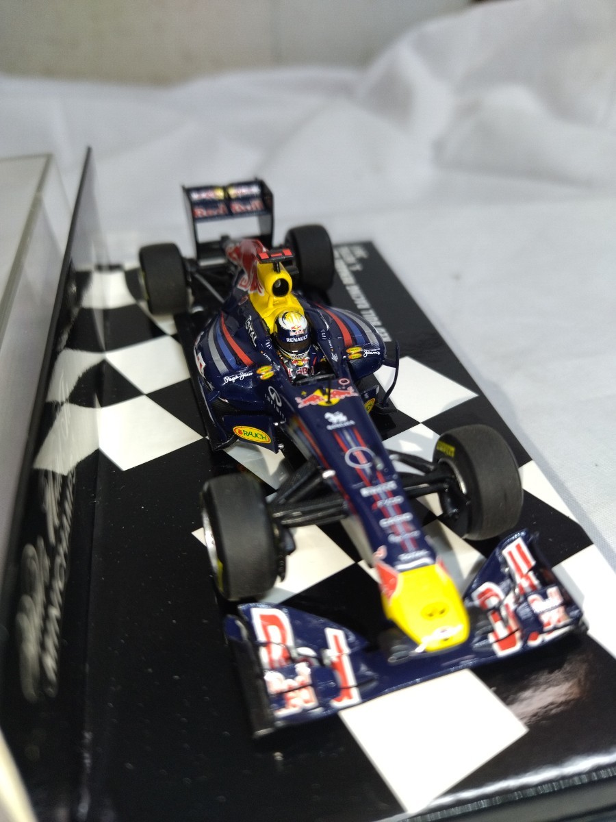 ミニチャンプス 1/43 レッドブル レーシング ルノー RB7 S.ベッテル 2011_画像7