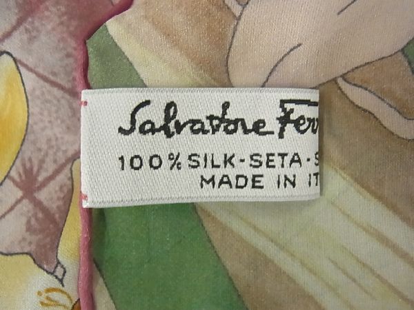 1円 ■極美品■ Salvatore Ferragamo フェラガモ シルク100% フラワー スカーフ ショール レディース ピンク系 CB1274_画像4