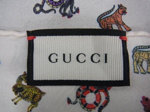 1円 ■美品■ GUCCI グッチ シルク100% アニマル 総柄 スカーフ ハンカチーフ レディース アイボリー系 AU8481_画像4