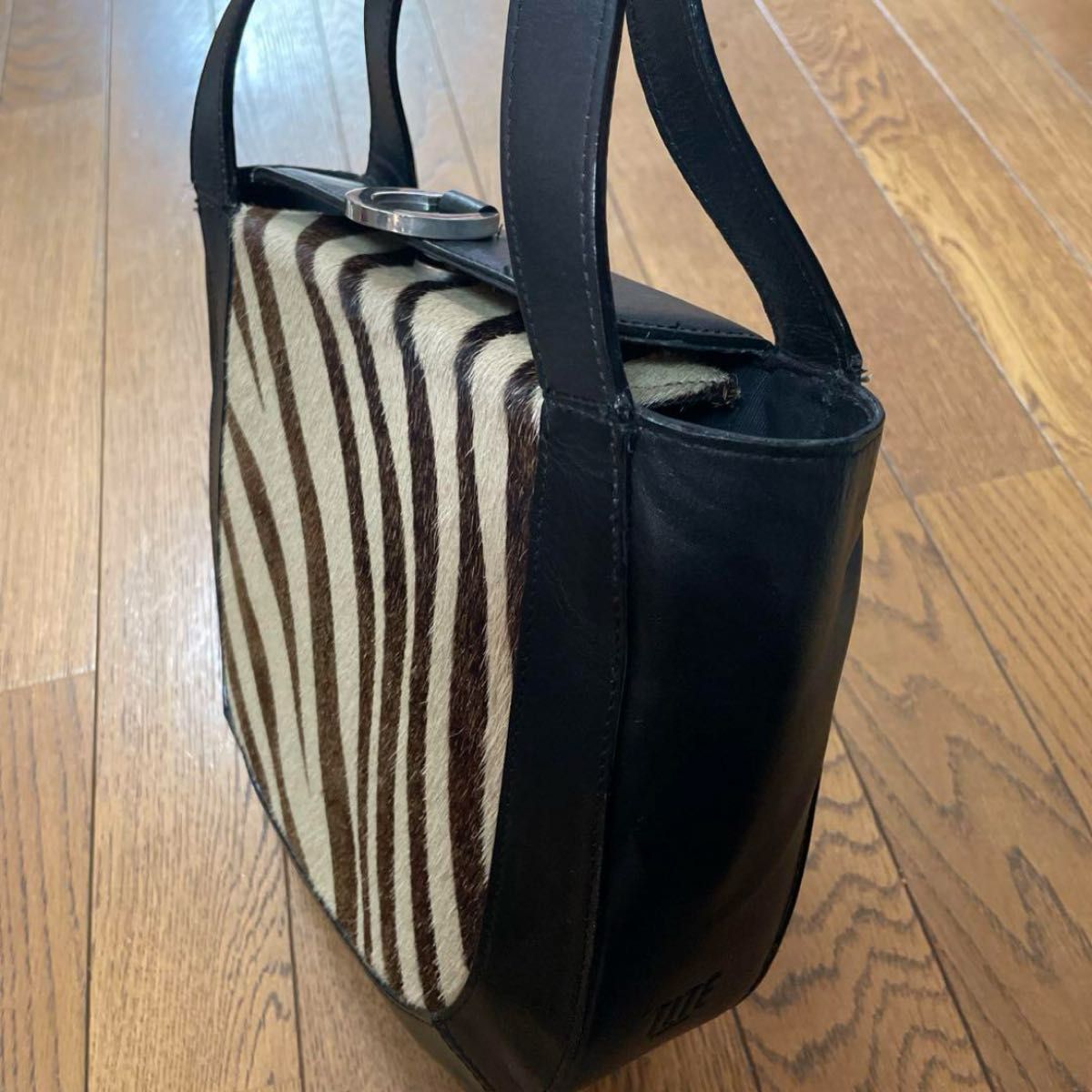 美品 TITE FEMME 本革 レザー ハラコ ハンドバッグ ゼブラ柄 美品 TITE FEMME 本革 レザー ハラコ ハンドバッグ ゼブラ柄