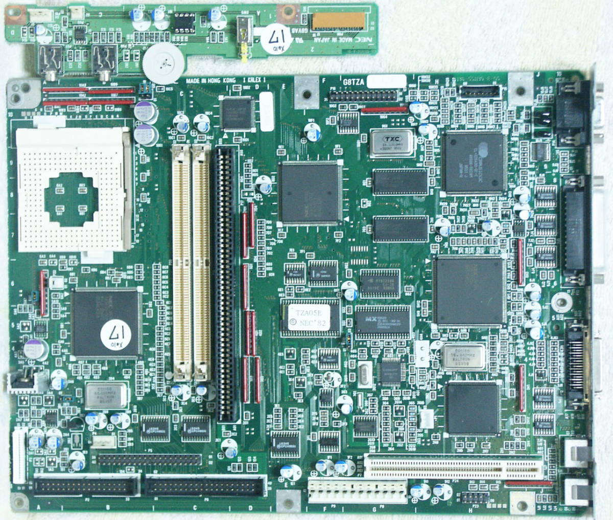 【新春セール】 完全整備品 PC-9821Xe10 ( AmDX4 / 32MB / 4.3GB / FDD-3.5x1,5.25x1 / SCSI / LAN) ソリッドコンデンサ - 17_メイン基板・前面IO基板(現品の写真です)