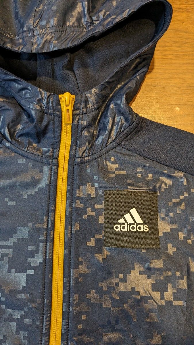 【美品】adidas パーカー 120  スポーツ　ジャージ　ジャケット フルジップ アディダス