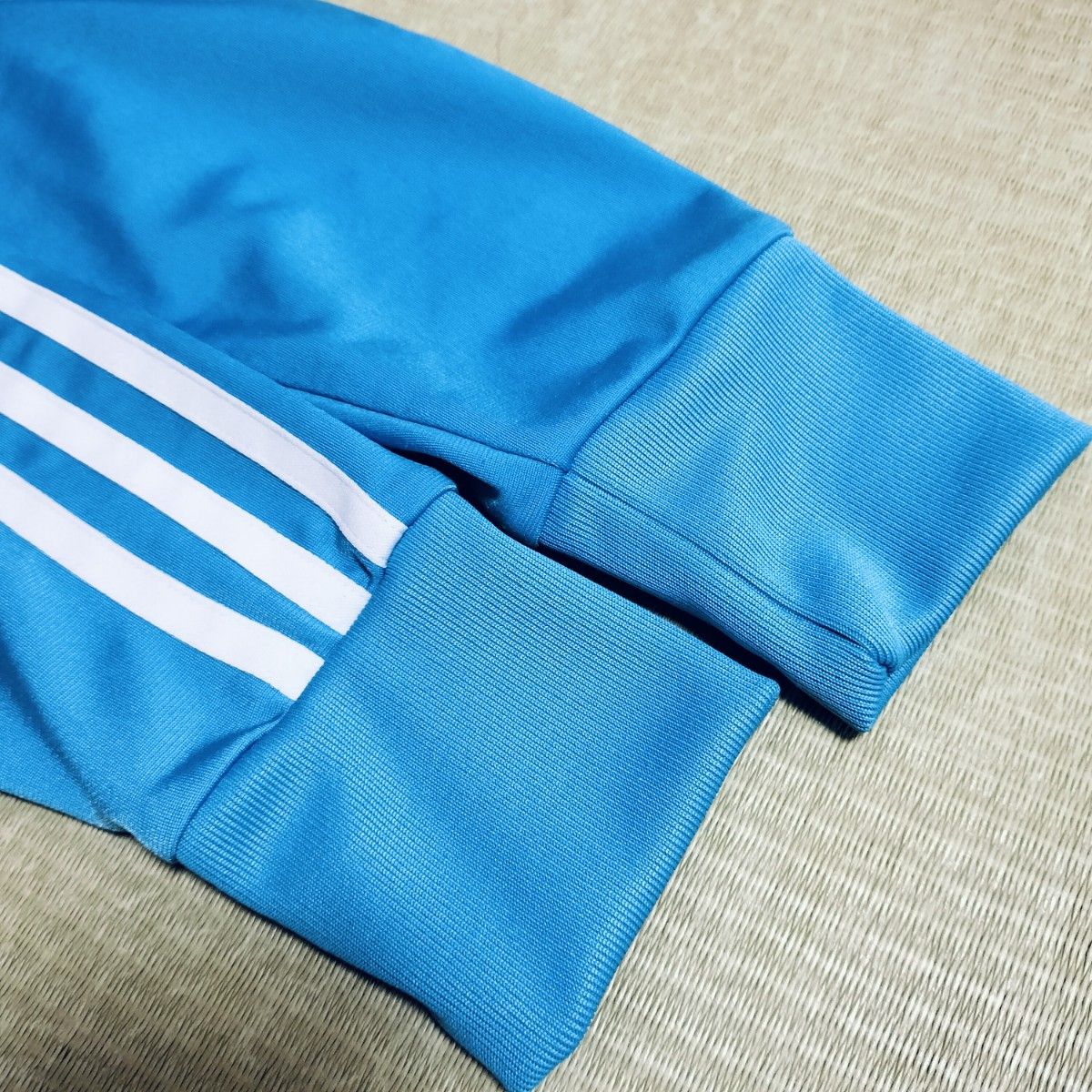 adidas 青 ファイヤーバード 襟高 トラックトップ ジャージ 女性 adidas 青 ファイヤーバード 襟高 トラックトップ ジャージ 女性