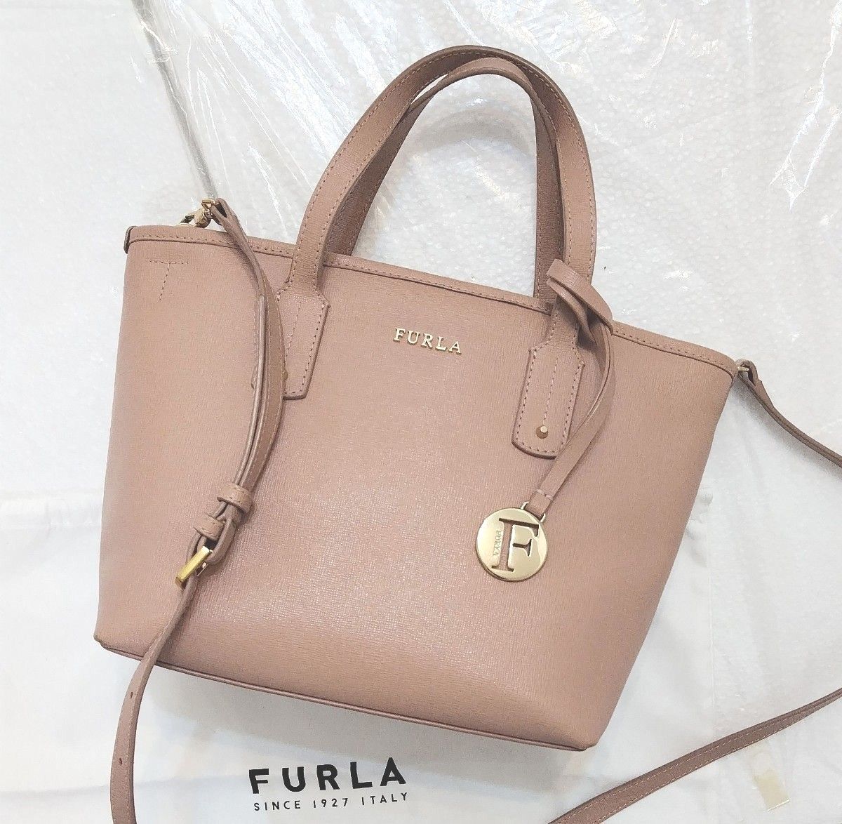 フルラ FURLA　2WAYショルダーバッグ ベージュピンク デイジー チャーム付き