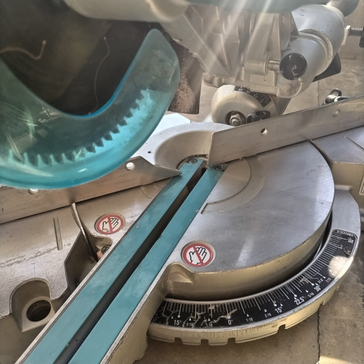 makita LS714D 190㎜ 充電式 スライドマルノコ 18V+18V 作動 makita LS714D 190㎜ 充電式 スライドマルノコ 18V+18V 作動