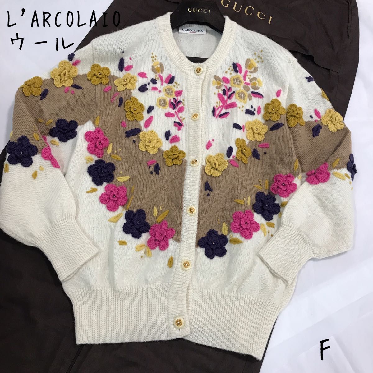 L'ARCOLAIO 昭和レトロ 立体花モチーフの可愛いカーディガン 3D L'ARCOLAIO 昭和レトロ 立体花モチーフの可愛いカーディガン 3D