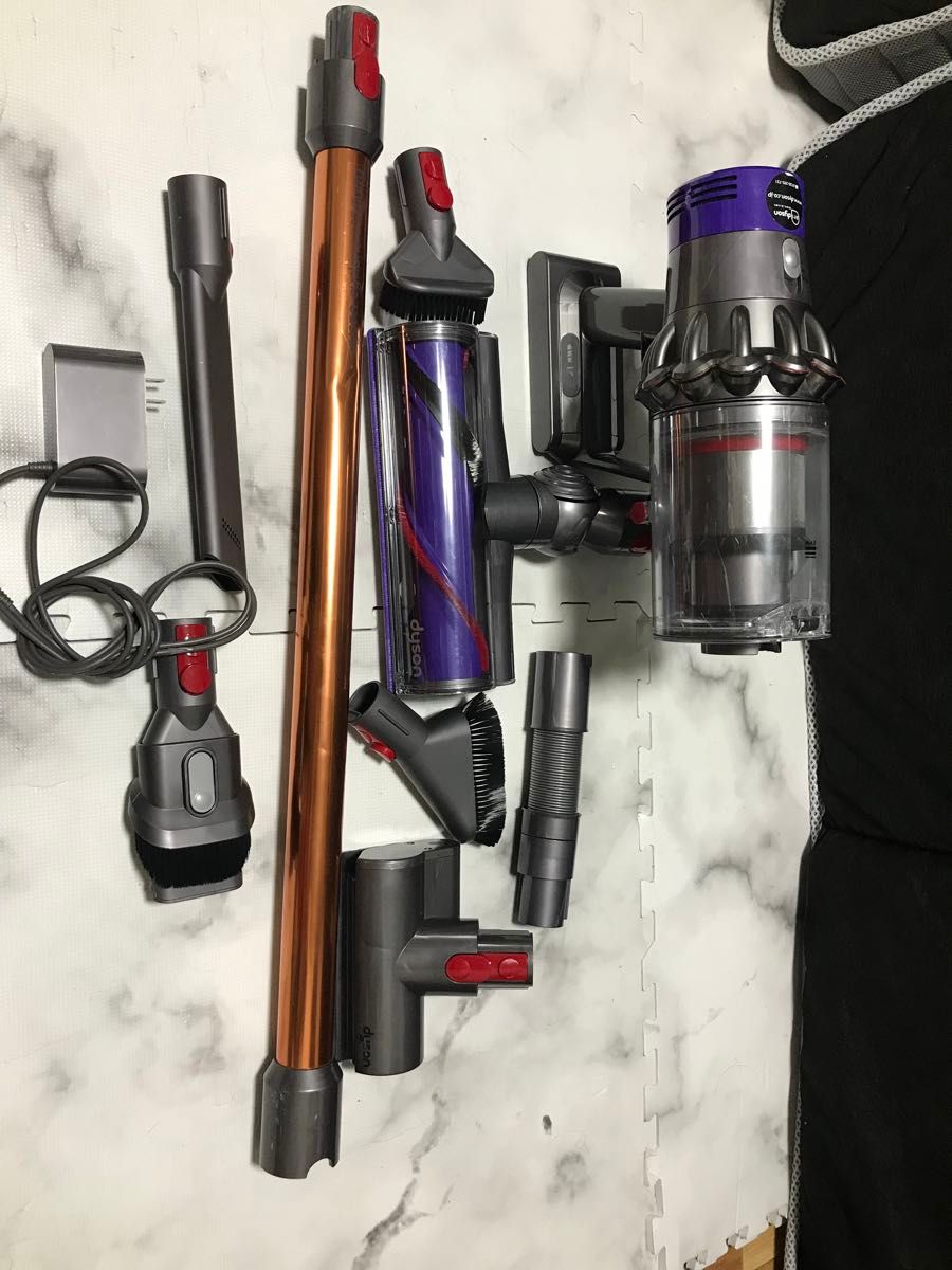 Dyson Cyclone V10 Fluffy SV12 【全部ヘッドは未使用新品 Dyson Cyclone V10 Fluffy SV12 【全部ヘッドは未使用新品