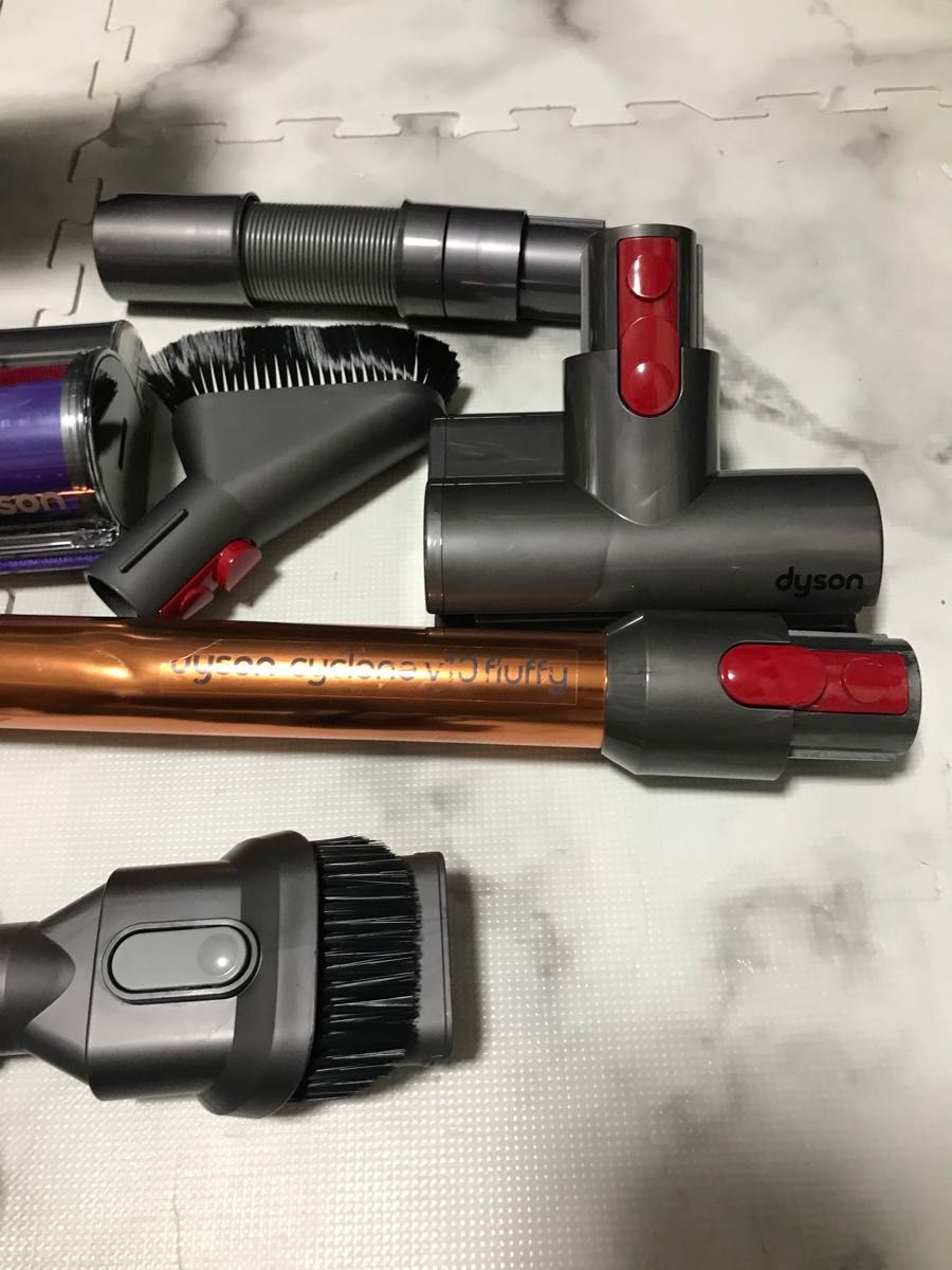 Dyson Cyclone V10 Fluffy SV12 【全部ヘッドは未使用新品 Dyson Cyclone V10 Fluffy SV12 【全部ヘッドは未使用新品