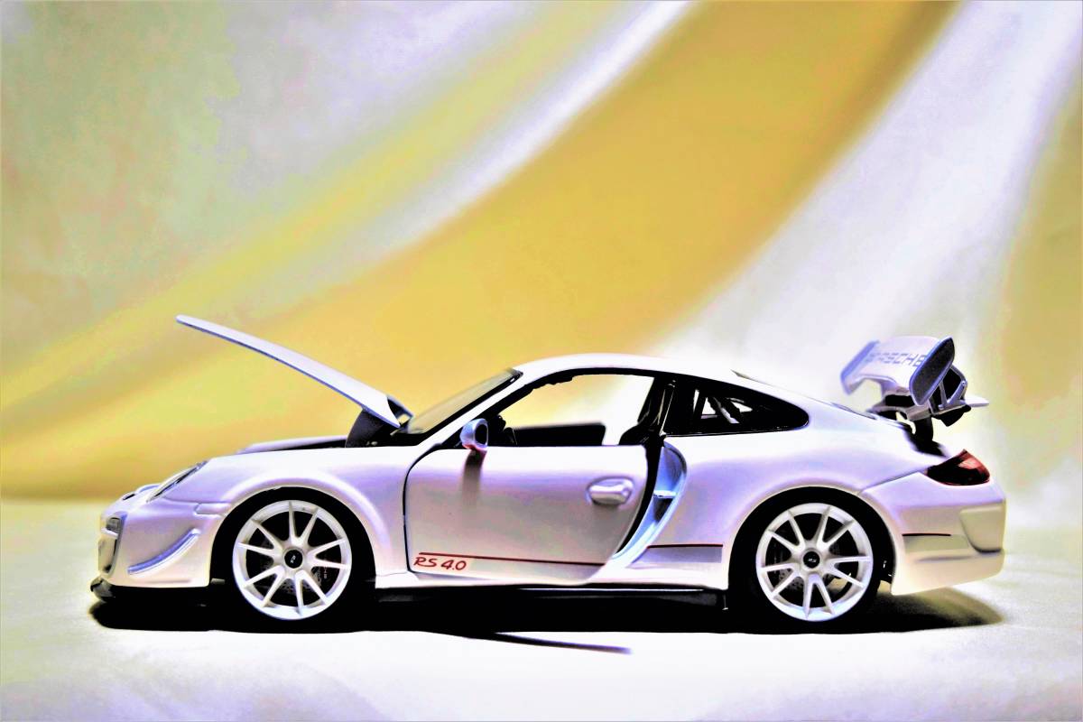 新品マイスト1/18【Maisto】◆Porsche 911 GTS RS 4.0◆ミニカー/ポルシェ/BMW/ランボルギーニ/フェラーリ/アウディ/オートアート/京商_画像4