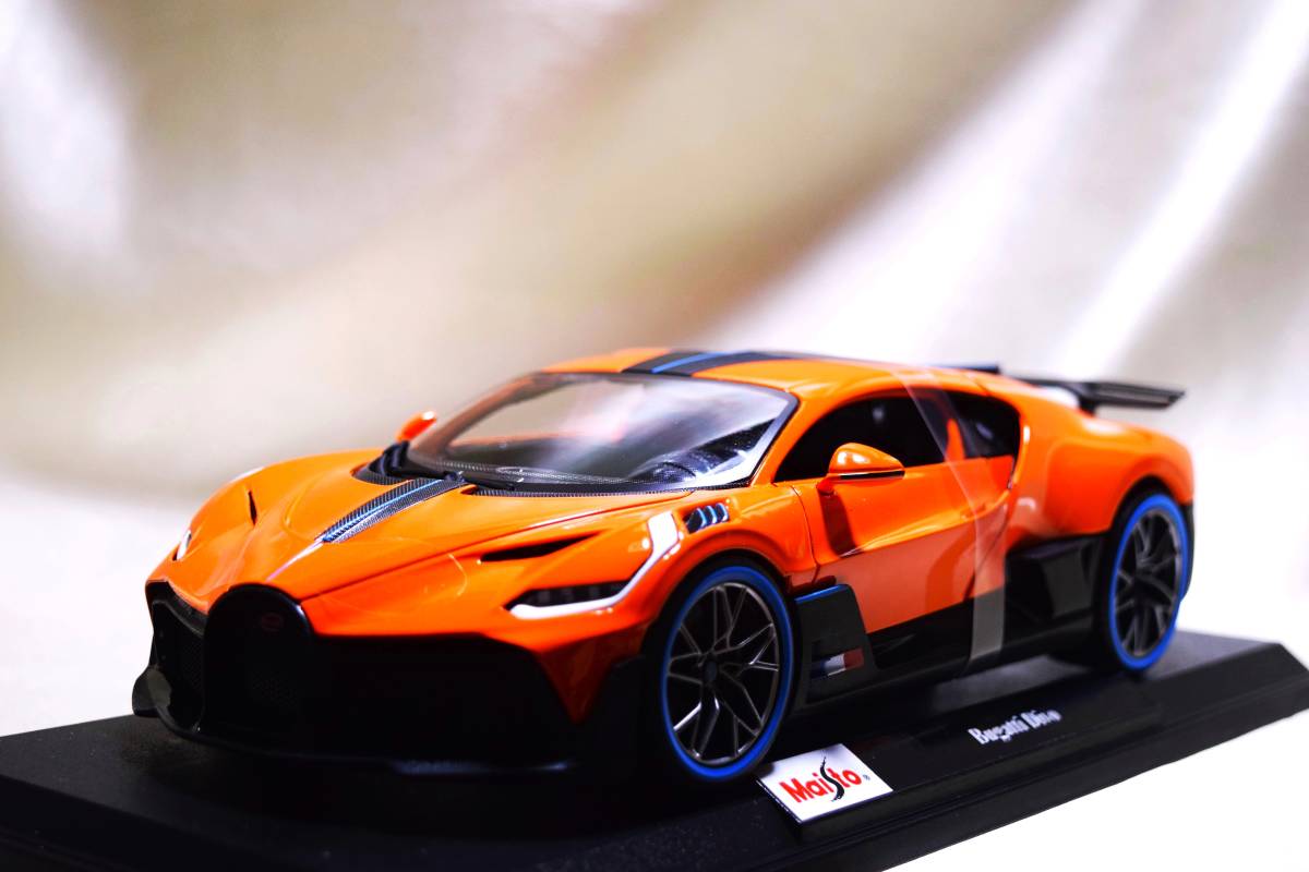 新品マイスト1/18【Maisto】レア■Bugatti Divo/レア色/■ミニカー/BMW/ポルシェ/フェラーリ/メルセデスベンツ/ランボルギーニ/他_画像2