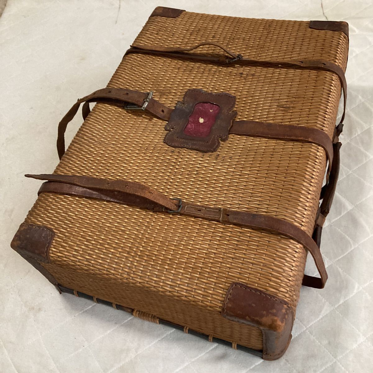 大正時代.昭和時代.初期のレトロな柳行李です.横幅.約55cm.縦.約40.8cm.厚さ.約16cm.重さ.約1.8kgです。_画像6