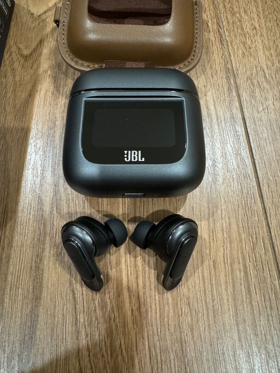 JBL TOUR PRO2 ブラック　ワイヤレスイヤホン　純正レザーケース付き