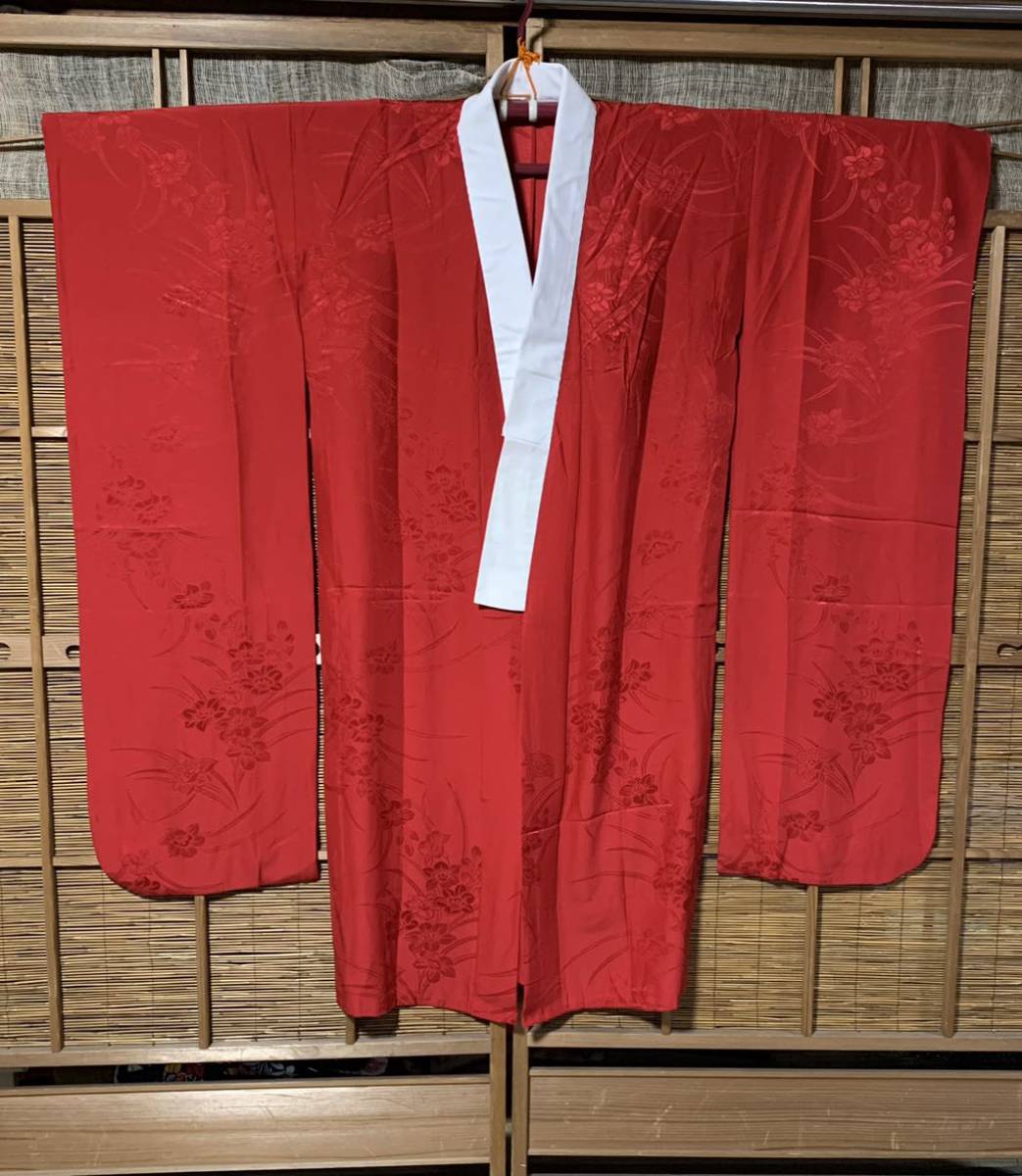 長襦袢 振袖用 正絹綸子生地 半襟付き 赤地の花の地織り柄 G110