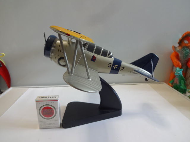  airplane model 5F7 US NAVY(N2S-S?) approximately 43cm×32cm. leaf machine fighter (aircraft) unused . close ( beautiful goods )