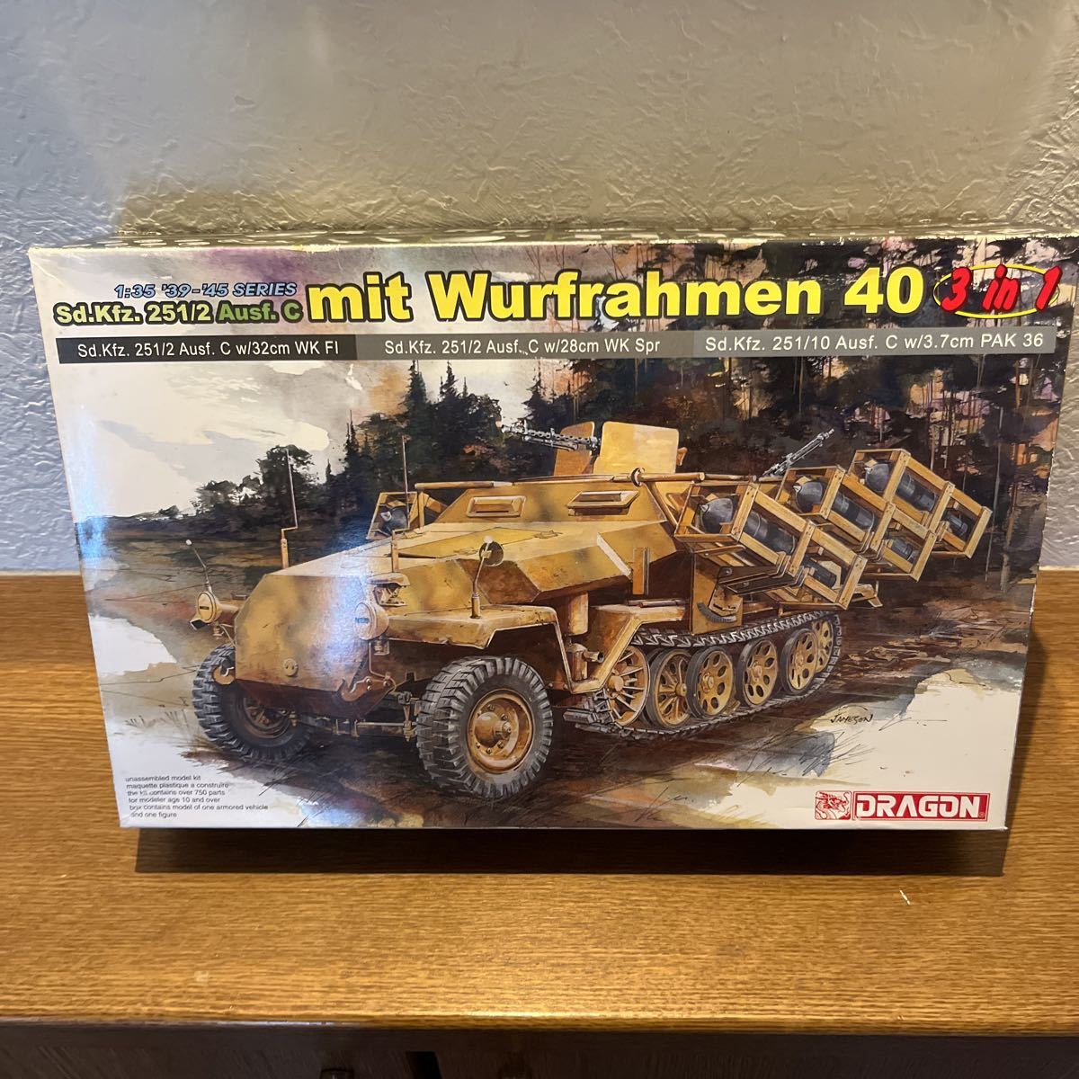 E-19.1/35.6284ドイツ軍Sd Kfz 251／2C .w／32／28. /3.7㎝PAK 36、未組立 _画像1