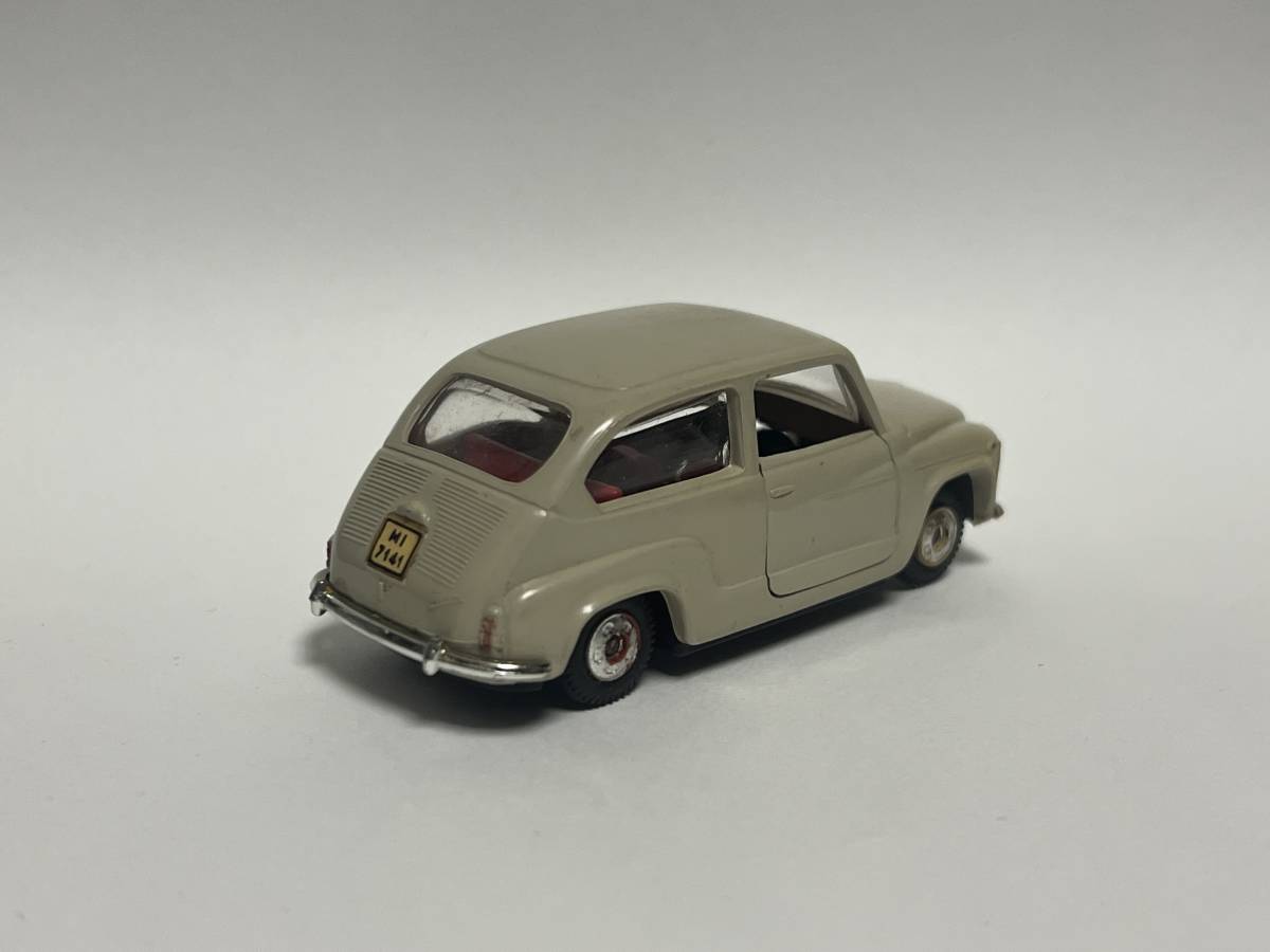 ミニカー　ポリトイズ　POLITOYS No.75 フィアット　600D fiat 1/41 白　プラボディ　ヴィンテージ　イタリア製　難あり　箱無し_画像2