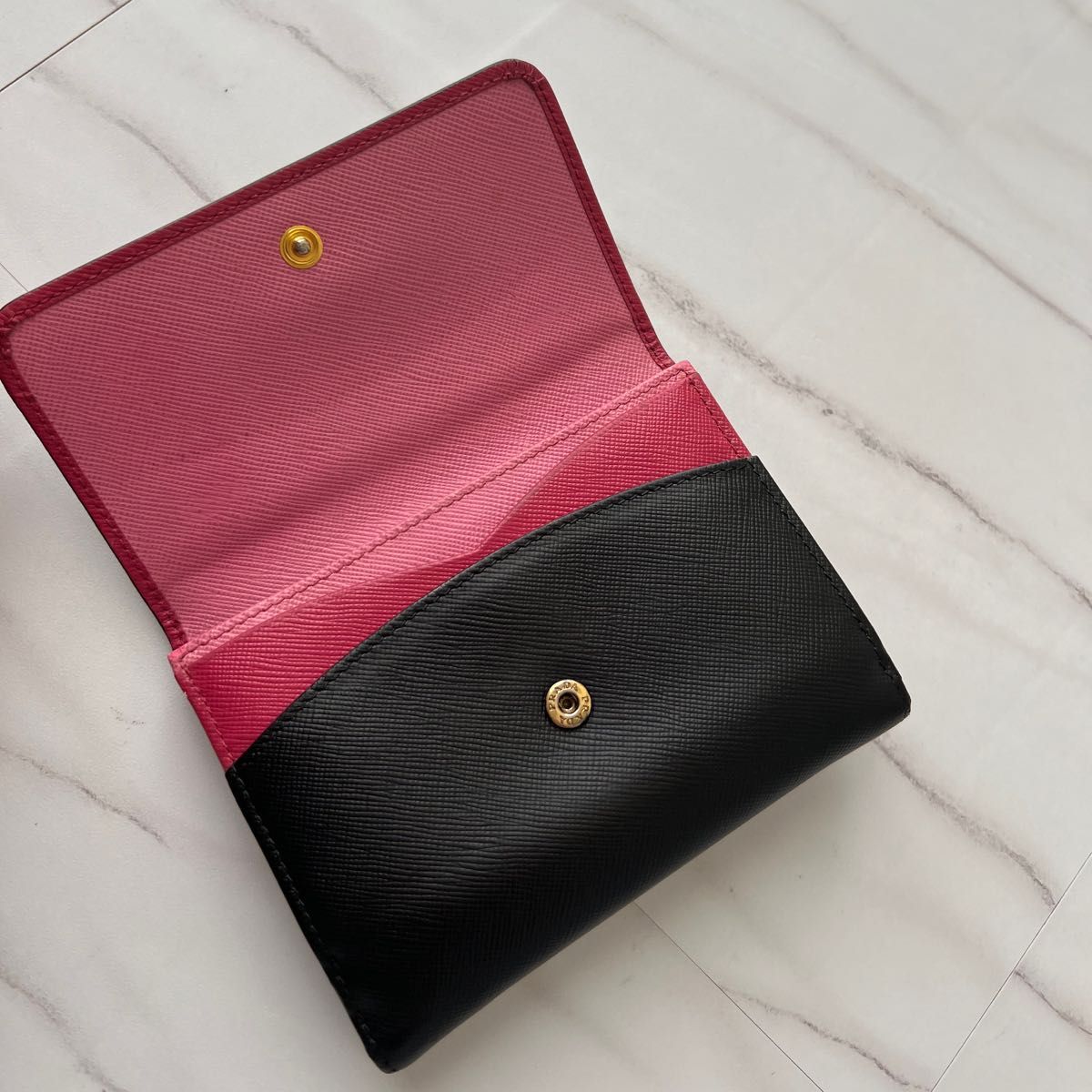 85 美品 PRADA プラダ 2つ折り財布|Yahoo!フリマ(旧PayPayフリマ) 85 美品 PRADA プラダ 2つ折り財布|Yahoo!フリマ(旧PayPayフリマ)