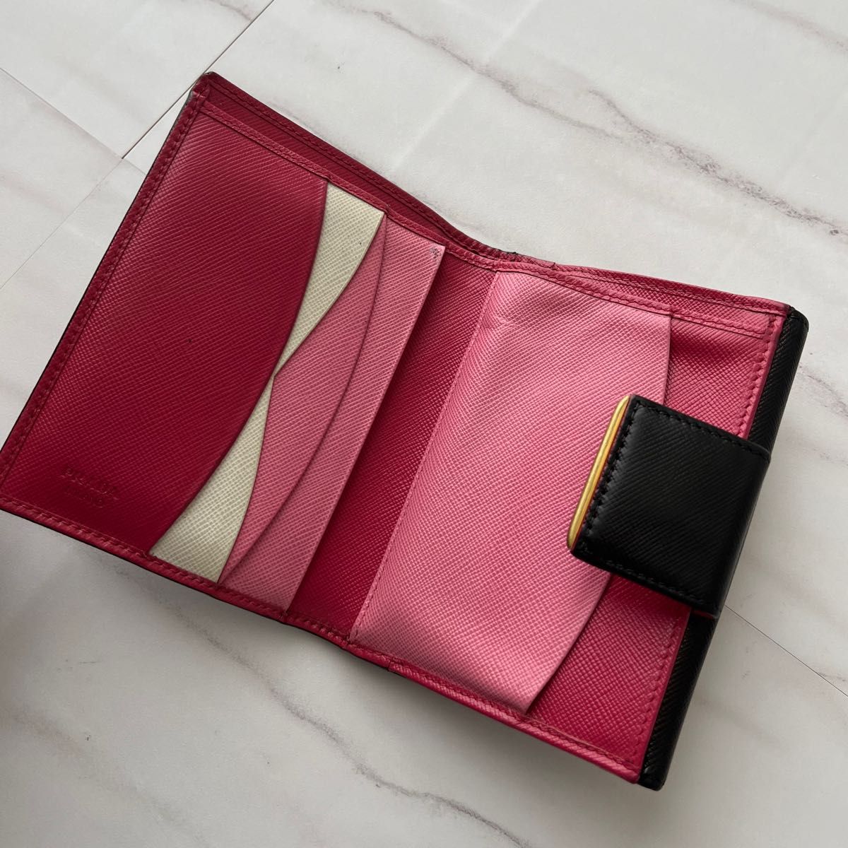 85 美品 PRADA プラダ 2つ折り財布|Yahoo!フリマ(旧PayPayフリマ) 85 美品 PRADA プラダ 2つ折り財布|Yahoo!フリマ(旧PayPayフリマ)