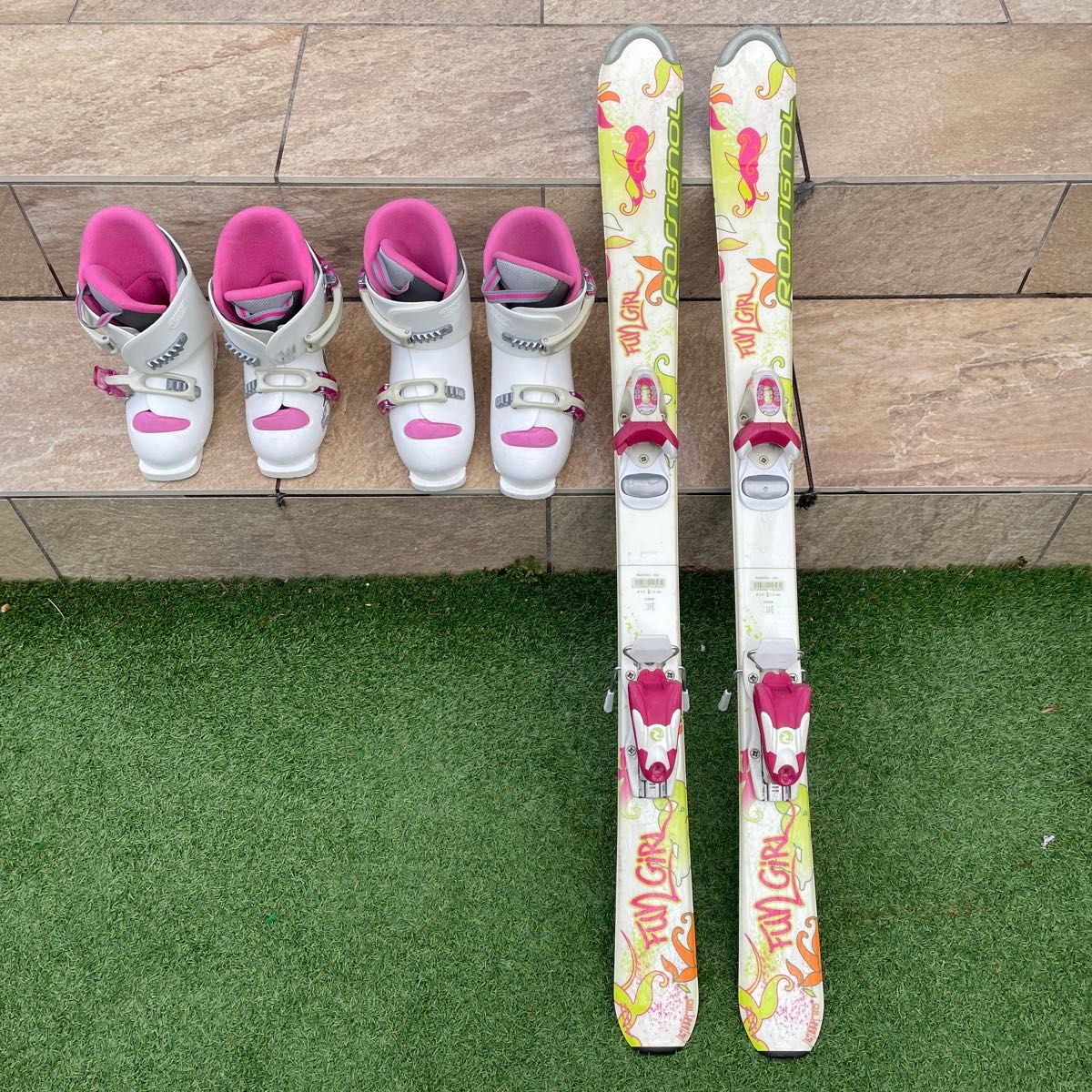 子供用カービングスキーセット　ROSSIGNOL ロシニョール　板110cm ブーツ20〜21cmもしくは21〜22cm