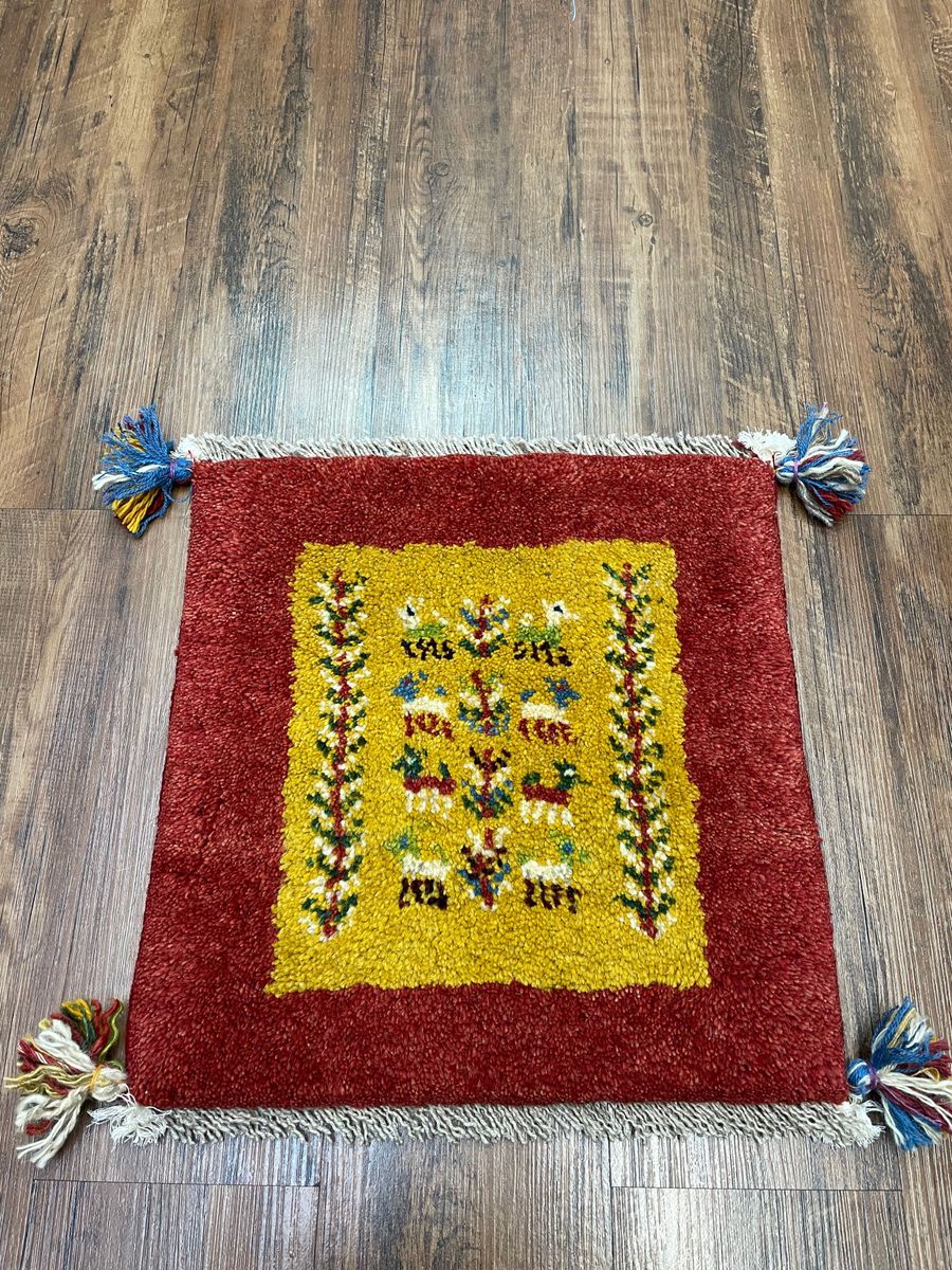 新品　ペルシャ絨毯　手織り　ギャッべ　40×39cm 茜色　黄色　山羊　生命の木