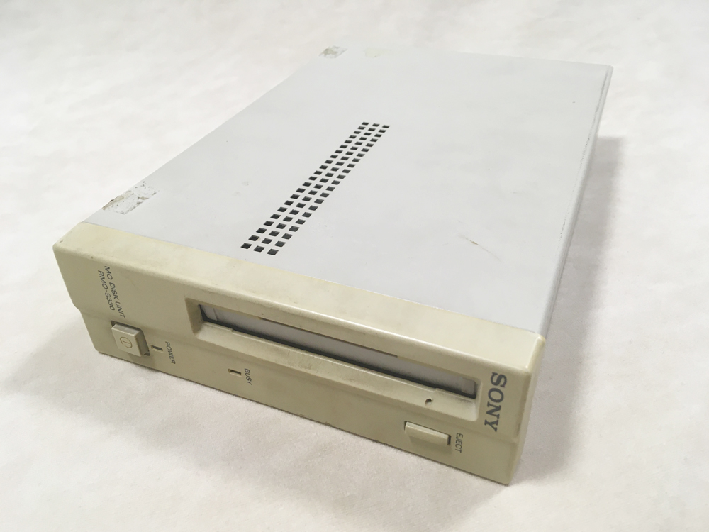 SONY ソニー　MOドライブ 230メガ　SCSI接続　MO DISK UNIT RMO- S330　(現状品、ジャンク扱いです) 【送料無料】_画像1