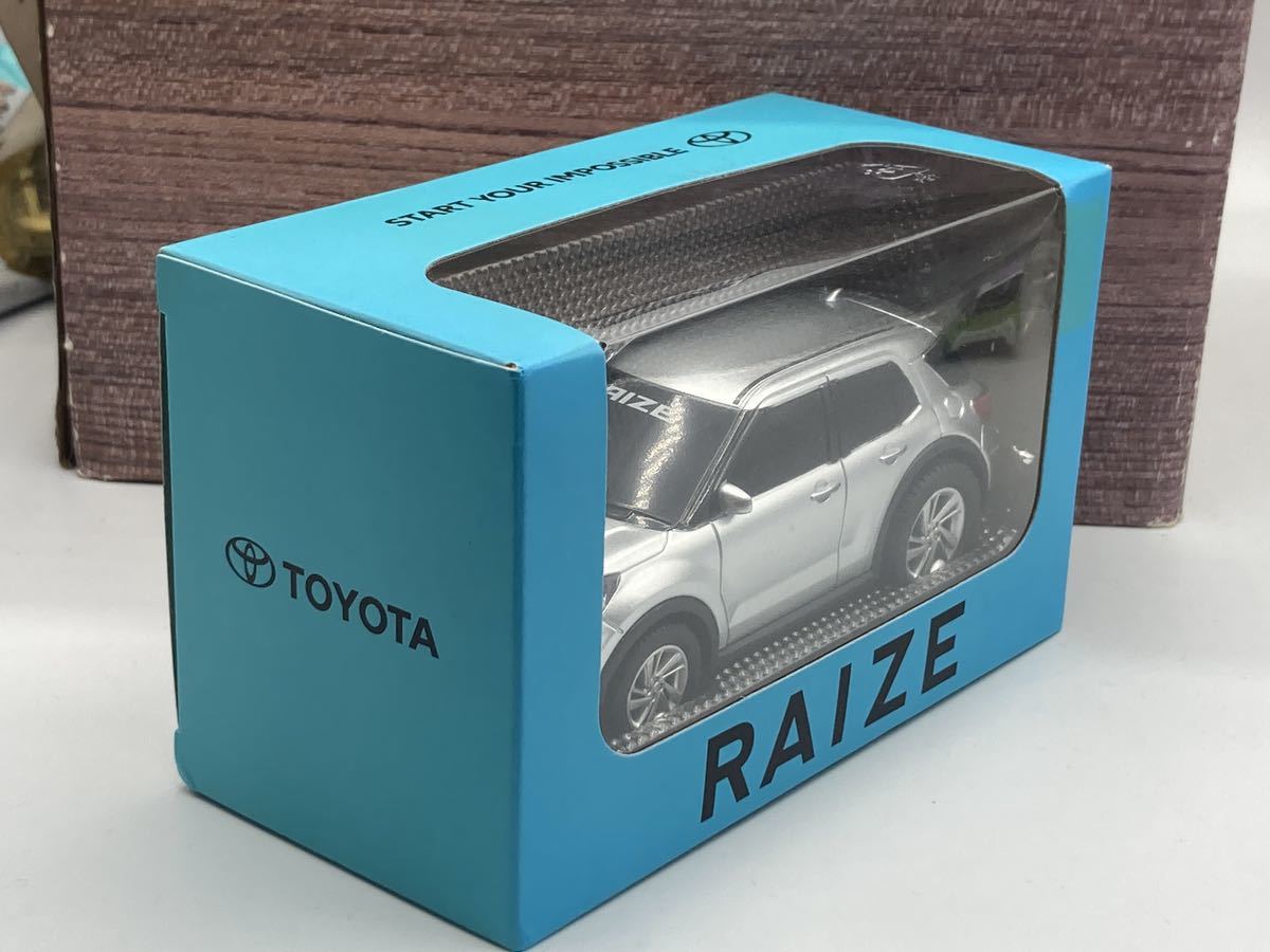 即決有★プルバックカー TOYOTA RAIZE トヨタ ライズ シルバー 銀 ブライトシルバーメタリック カラーサンプル★ミニカーの画像2