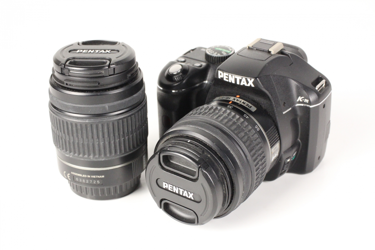 【え仙】PENTAX ペンタックス デジタル一眼レフカメラ K-ｍ 18-55 SMC PENTAX-DAL 1：4-5.6 50-200ｍｍ ED MCZ01LAF25_画像1