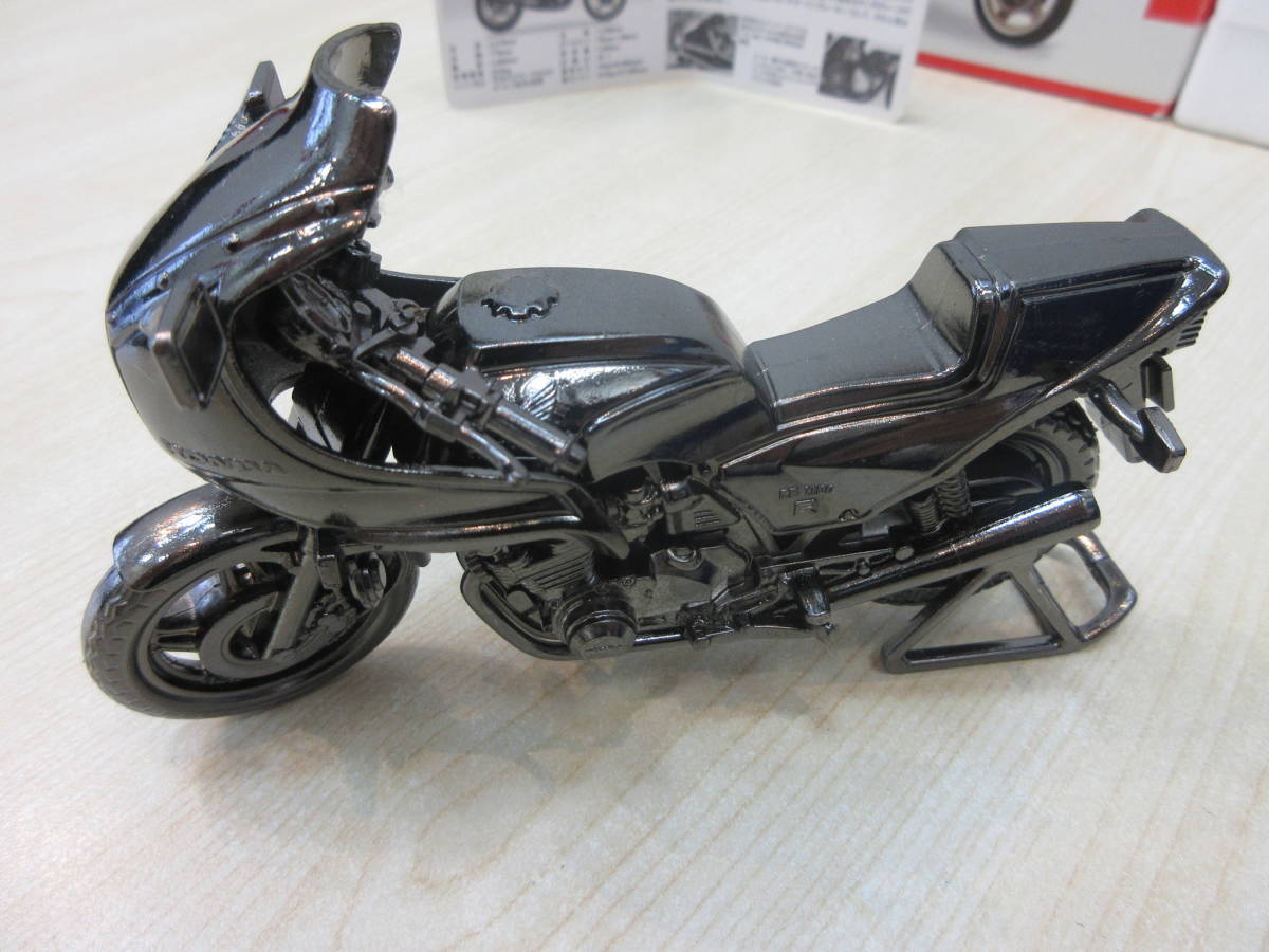 23777 譲渡品 レッドバロン Mini Replica 世界の名車シリーズ vol.35 Honda CB1100R ホンダ ミニレプリカ_画像2