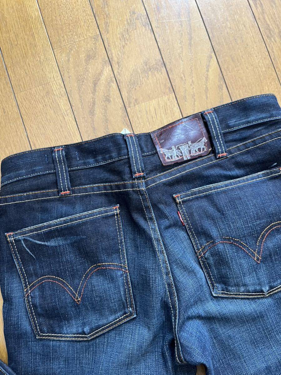 超美品 日本製 Levi's リーバイス 519 LEVI'S PREMIUM ダークエッジ 綺麗めローライズタイトストレート デニム sizeW31 胴囲88cm対応_画像2