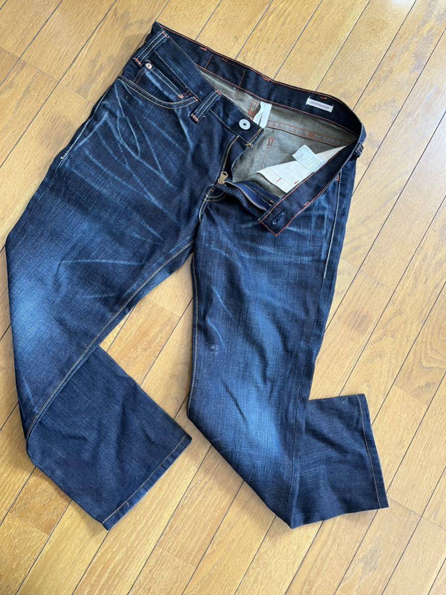 超美品 日本製 Levi's リーバイス 519 LEVI'S PREMIUM ダークエッジ 綺麗めローライズタイトストレート デニム sizeW31 胴囲88cm対応_画像4