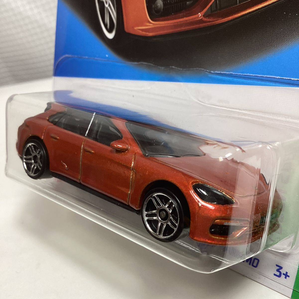 【Dollar General限定カラー】☆ホットウィール☆ ポルシェ　パナメーラ　Hot Wheels _画像3