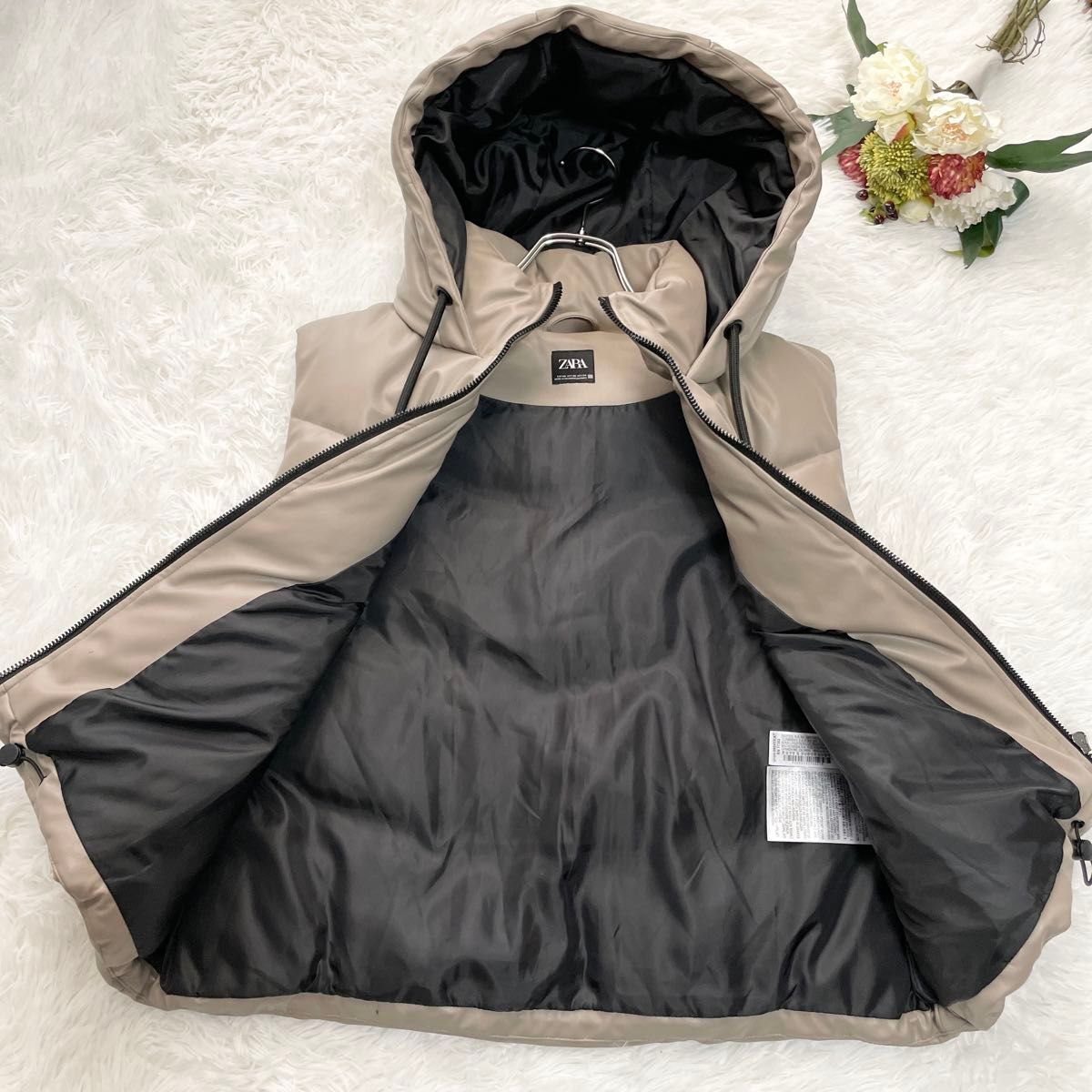 美品】ZARA ザラ フードベスト ダウンベスト フェイクレザー 美品】ZARA ザラ フードベスト ダウンベスト フェイクレザー